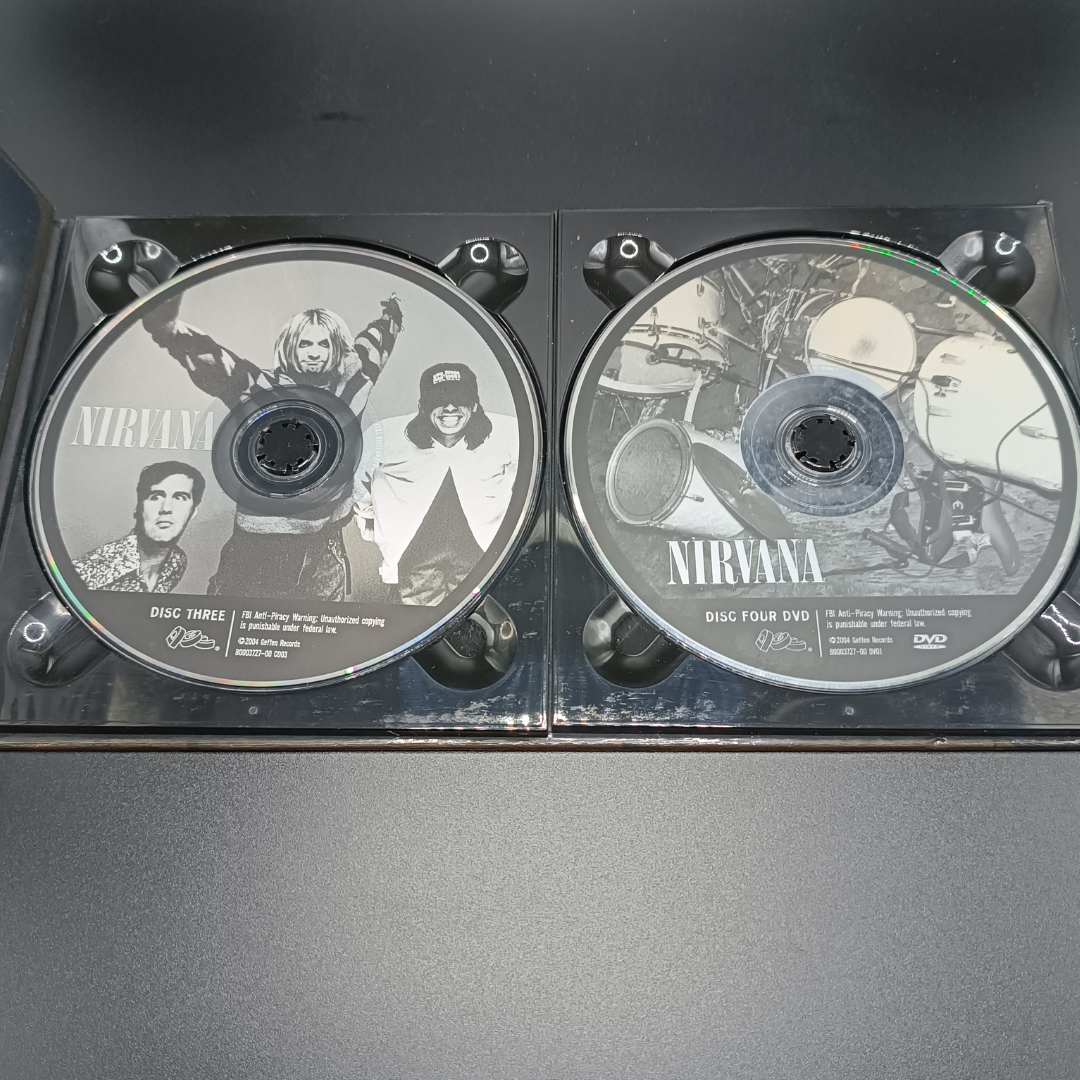 Nirvana - With the Lights Out 3 CD + DVD + libro Boxset