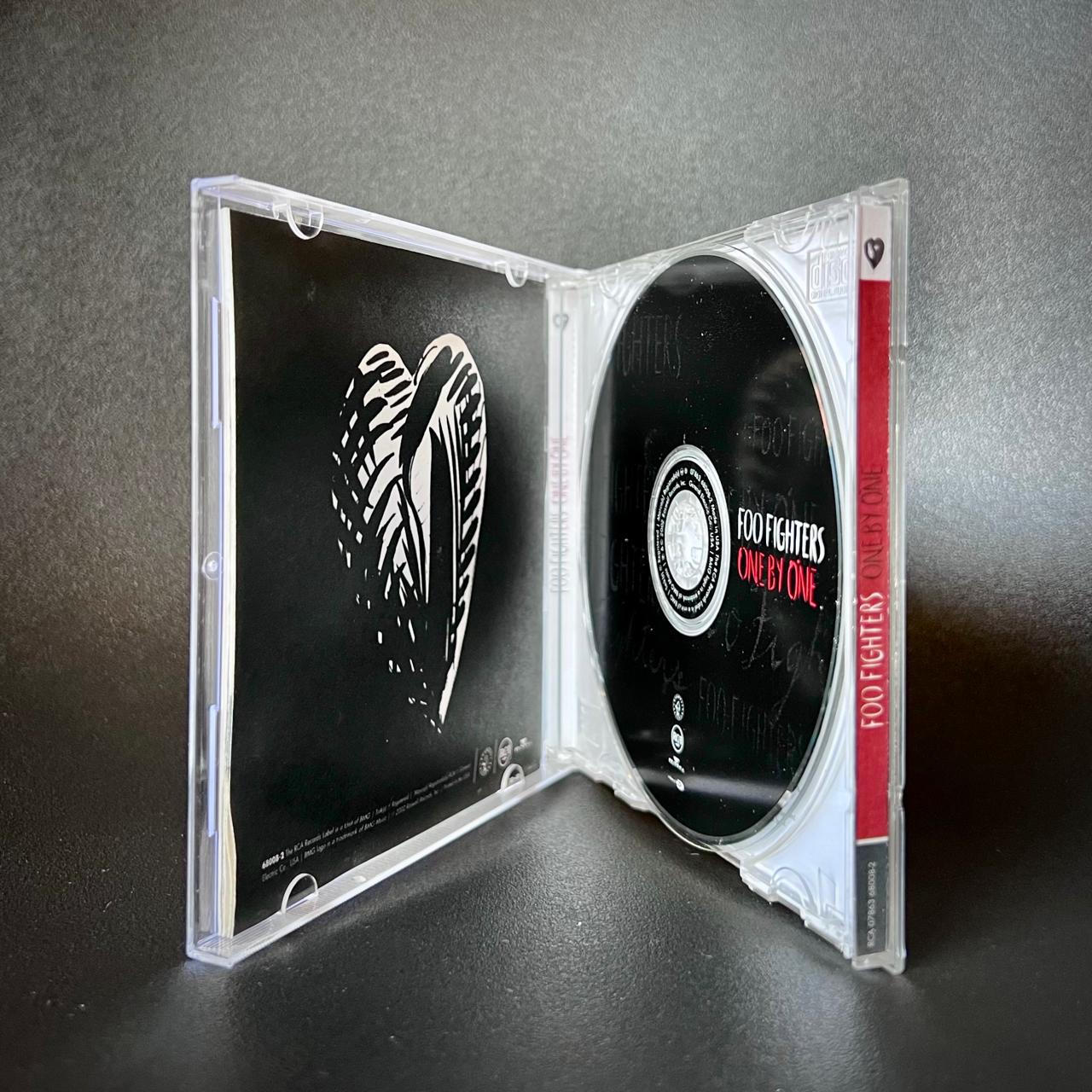Foo Fighters - One By One (carátula negra) CD
